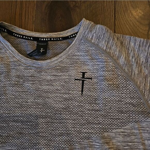Three Nails Seamless Mens Tee Size M - Picture 4 of 5